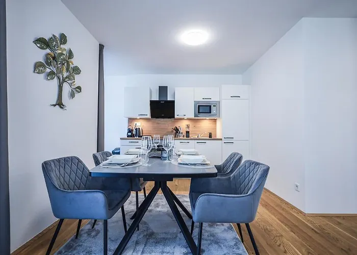 Quiet 2-bedroom With Balcony In Hirschstetten * Viyana