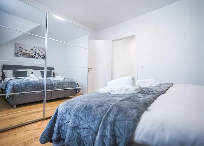 Daire Quiet 2-bedroom With Balcony In Hirschstetten *