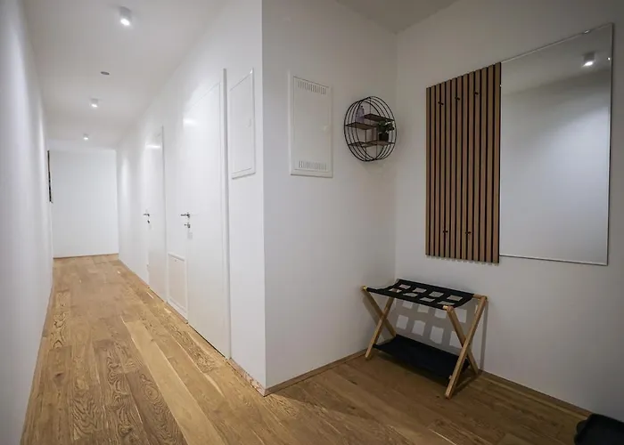 Quiet 2-bedroom With Balcony In Hirschstetten Daire *
