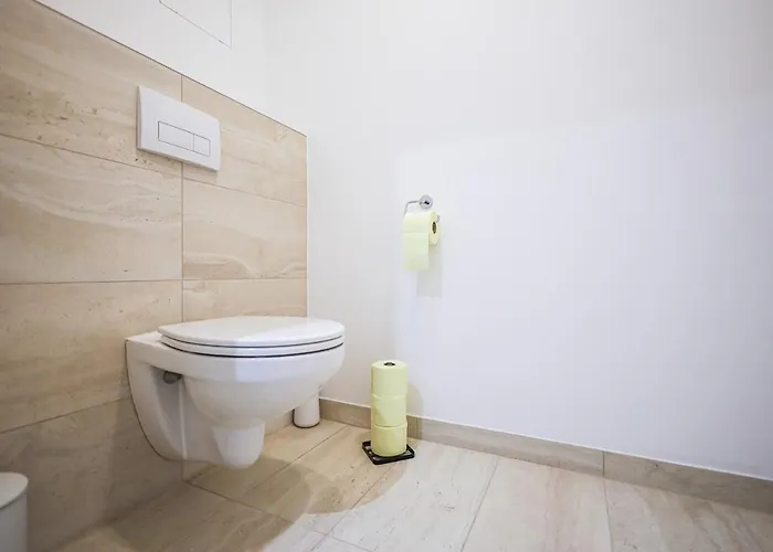 Quiet 2-bedroom With Balcony In Hirschstetten * Viyana